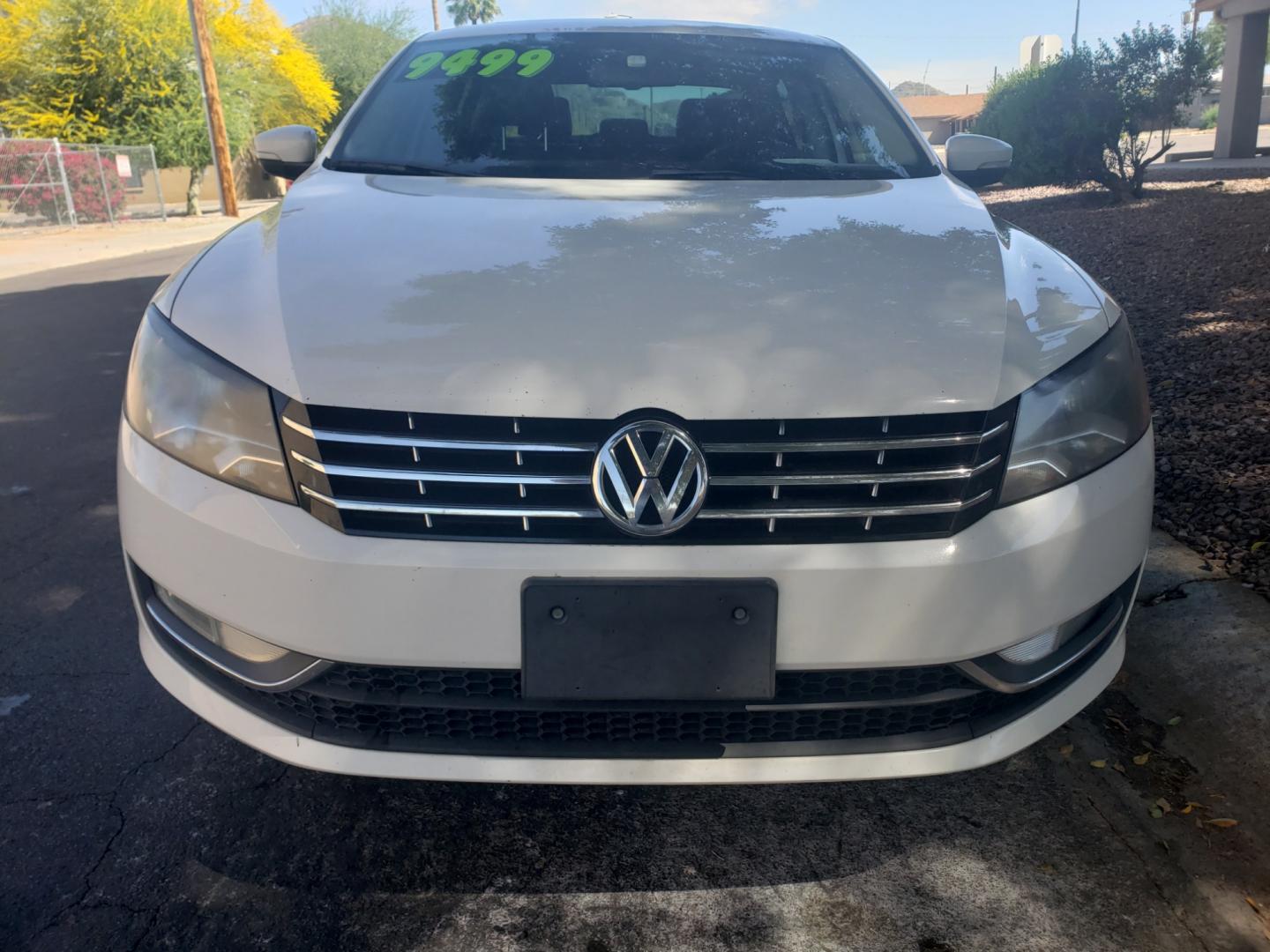 2013 WHITE /gray and black Volkswagen Passat tdi highline (1VWCN7A31DC) with an 2.0L L4 DOHC 16V engine, 6-Speed Automatic transmission, located at 323 E Dunlap Ave., Phoenix, AZ, 85020, (602) 331-9000, 33.567677, -112.069000 - 2013 Volkswagen Passat TDI SEL Premium,...... EXCELLENT condition, A Real Must See!!.... No accidents, Ice cold ac front and rear, Stereo/CD Player, Satellite compatible, Bluetooth, Phone sync, Backup camera, Navigation, Clean Black and Gray interior with Black Leather seats in near perfect conditio - Photo#1